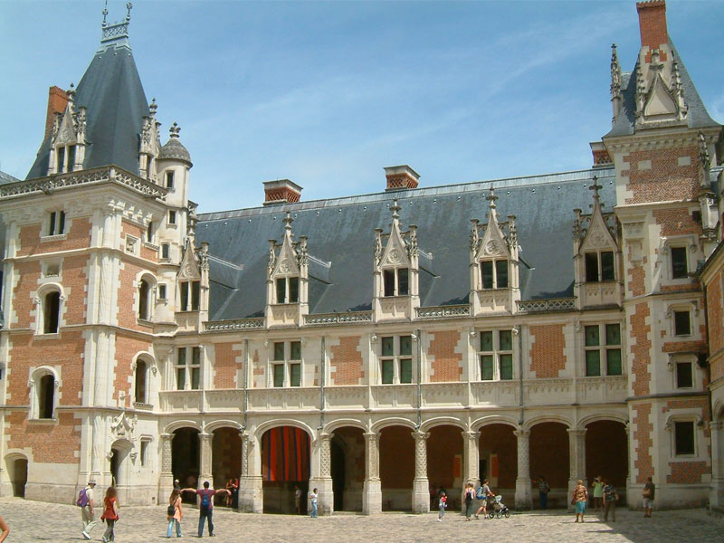 Blois Castle with Destination Libre